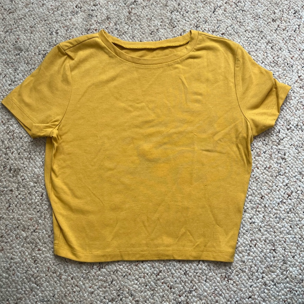 Mustard yellow basic cropped tee